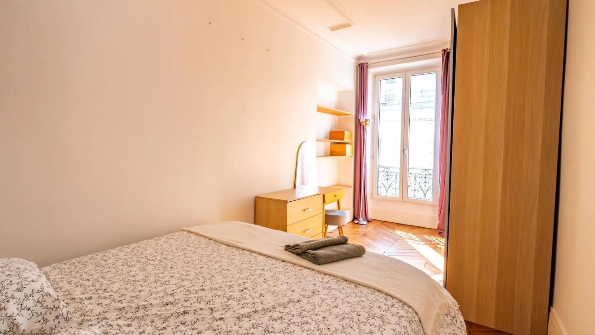 4 Guests Flat - Turbigo Apartment Paris France